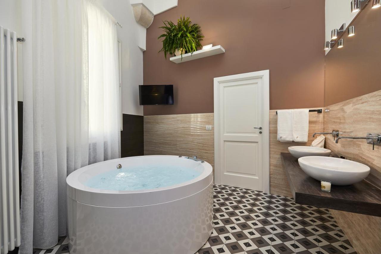 Donna Teresa Guest House Lecce Buitenkant foto
